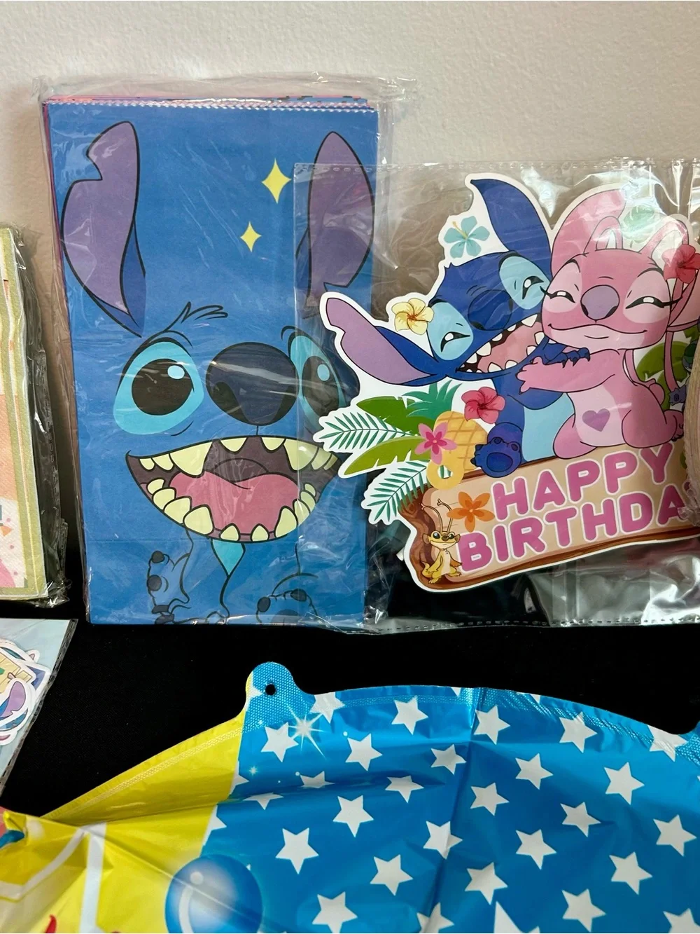 Stitch birthday party decorations.